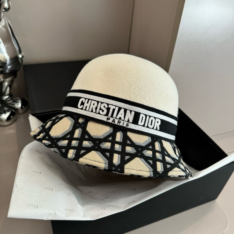 CHRISTIAN DIOR